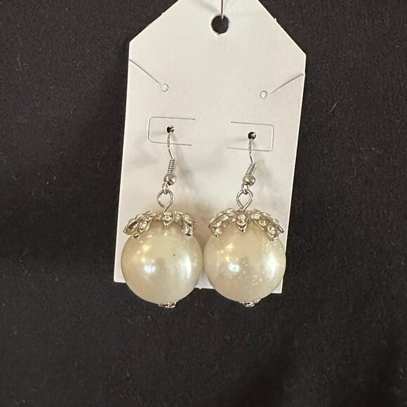 VINTAGE FAUX PEARL and RHINESTONE DANGLE EARRINGS - Picture 6 of 7